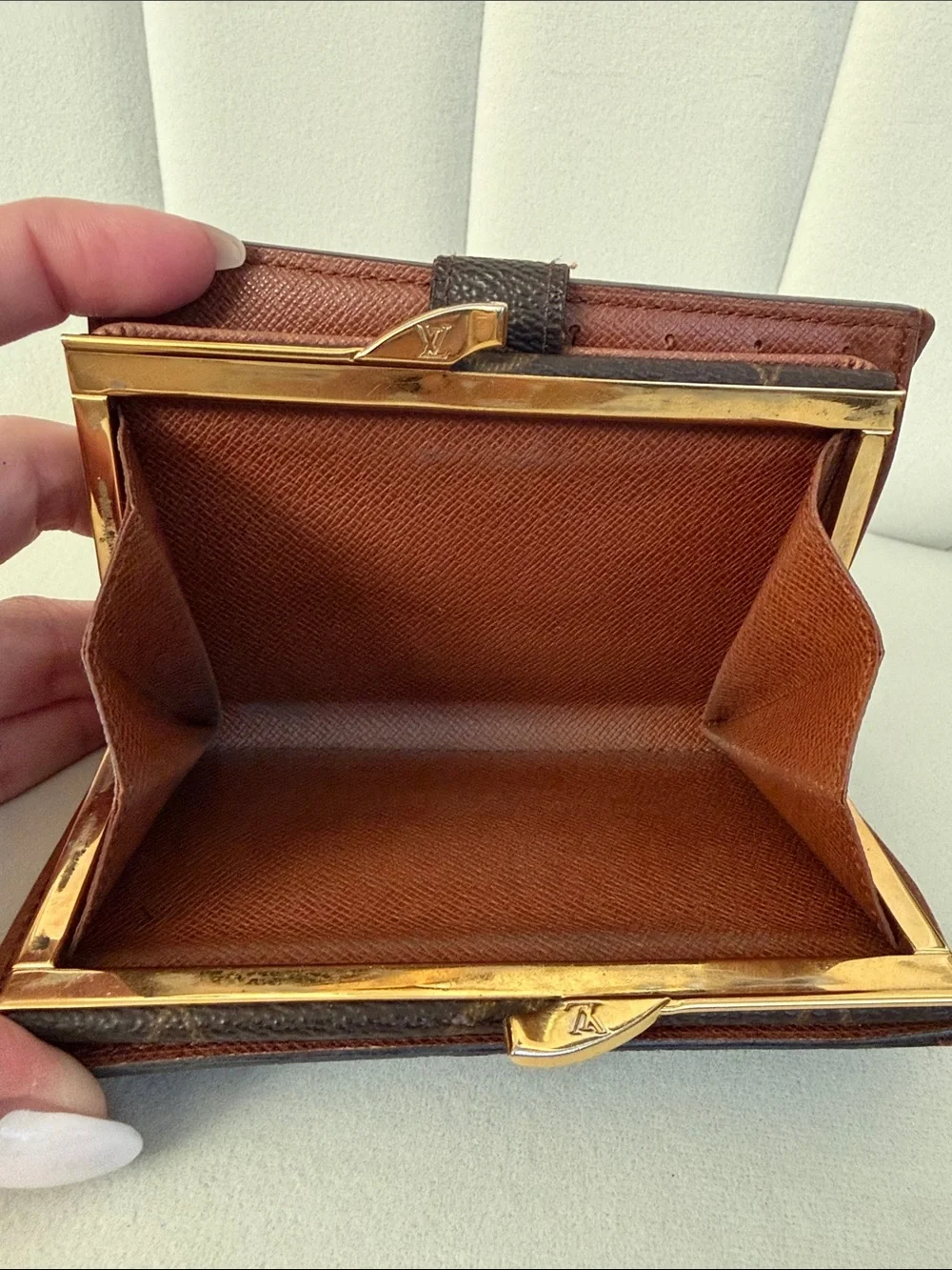 Louis Vuitton Monogram Kiss Lock Wallet Vintage Soft Snap Edge Shows Wear